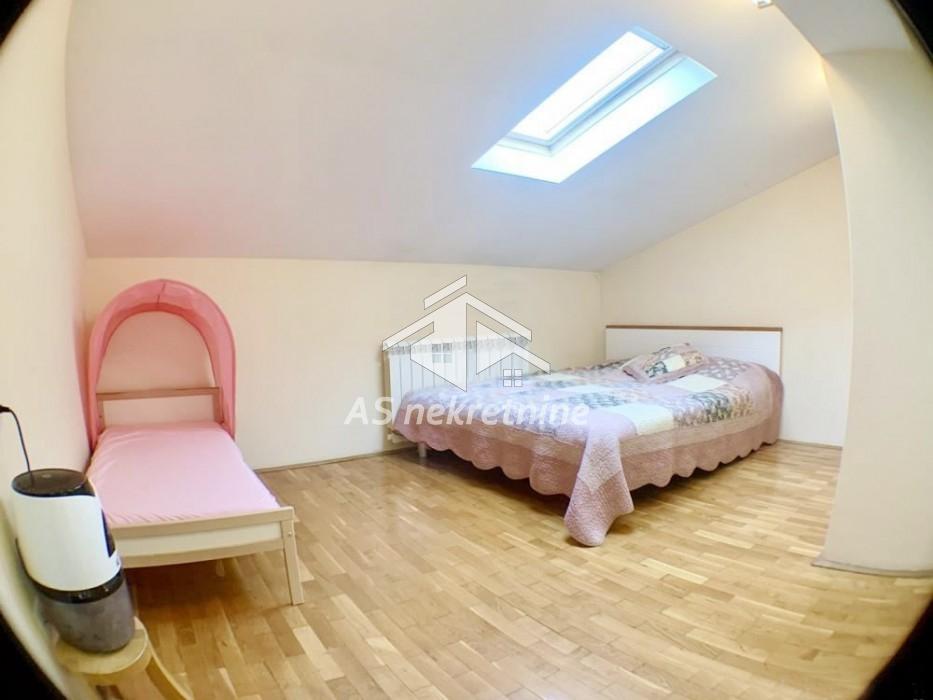 Četvorosoban stan na prodaju, Đeram Pijaca, Beograd, 157m², 390.000 €