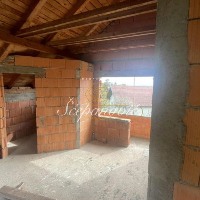 Kuća na prodaju, Jazak, Irig, 140m², 300.000 €