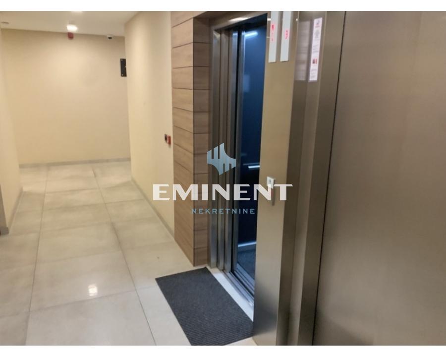 Trosoban stan za izdavanje, Banovo Brdo, Beograd, 90m², 1.300 €/mes