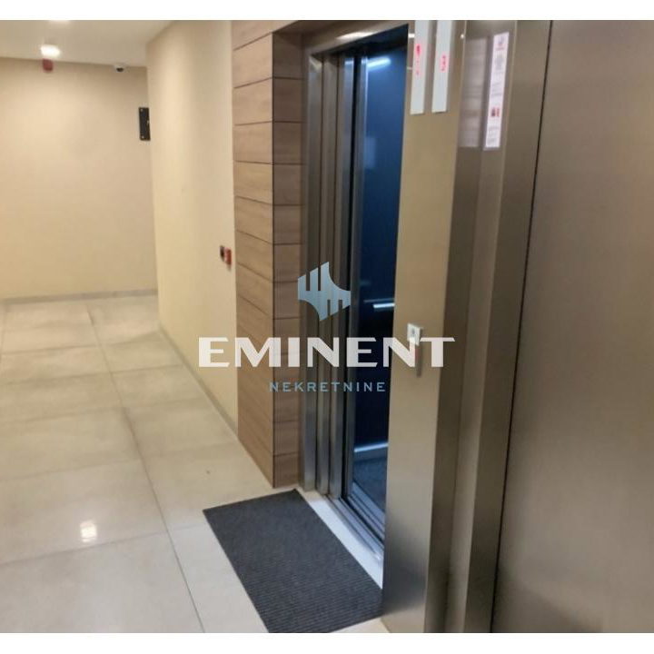 Trosoban stan za izdavanje, Banovo Brdo, Beograd, 90m², 1.300 €/mes