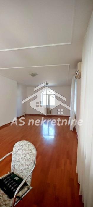 Stan Izdavanje Beograd Senjak 150 m2