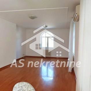 Stan Izdavanje Beograd Senjak 150 m2