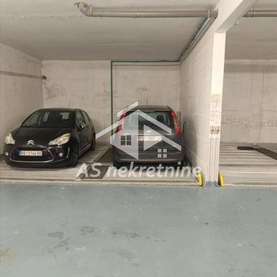 Trosoban stan za izdavanje, Autokomanda, Beograd, 77m², 1.100 €/mes