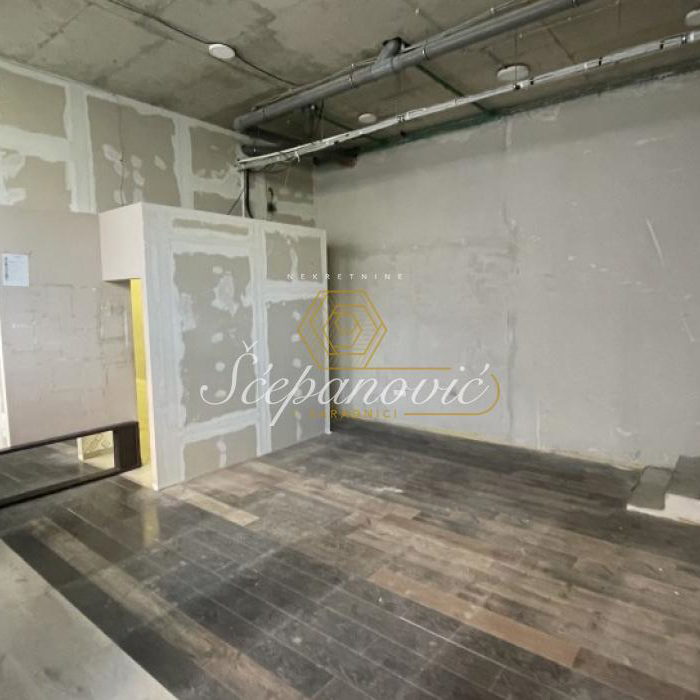 Lokal Izdavanje Novi Sad  150 m2