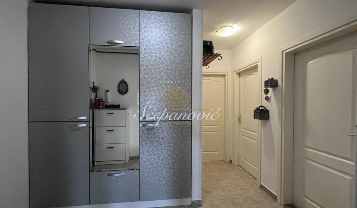 prodaja-nekretnina-beograd-dniHLOF24t Trosoban stan na prodaju, Petrovaradin, Novi Sad, 75m², 199.000 €