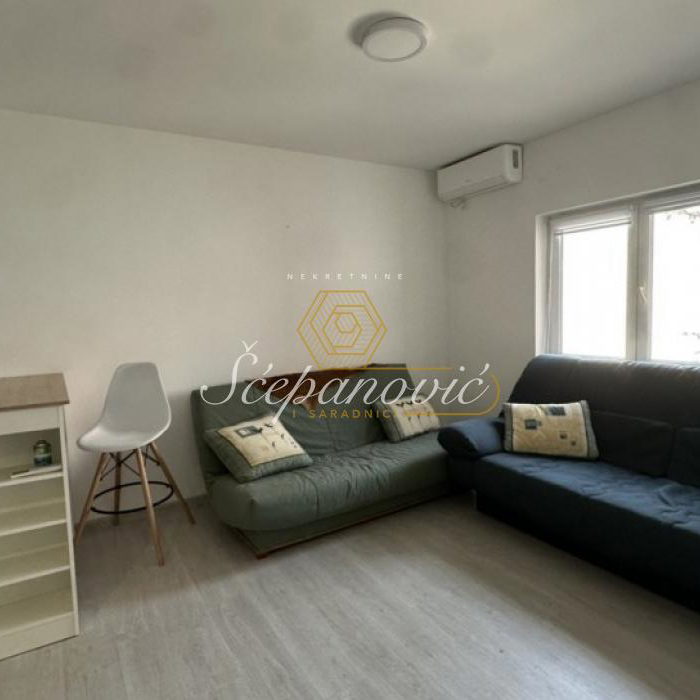 Stan Izdavanje Novi Sad  28 m2