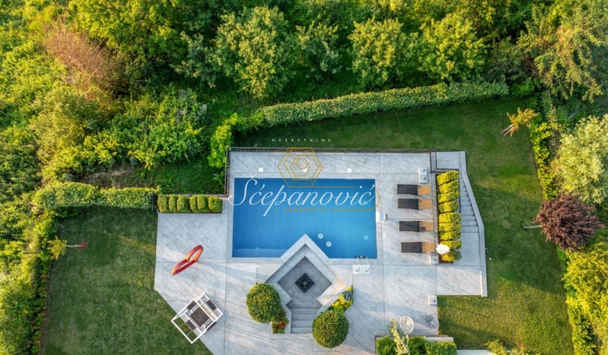 Kuća za izdavanje, Centar, Sremski Karlovci, 295m², 1.800 €/mes