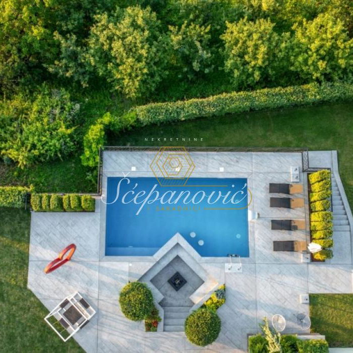 Kuća za izdavanje, Centar, Sremski Karlovci, 295m², 1.800 €/mes