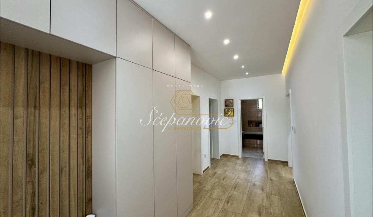 prodaja-nekretnina-beograd-jN0NNl24AK Kuća na prodaju, Blok B, Sremska Mitrovica, 135m², 170.000 €