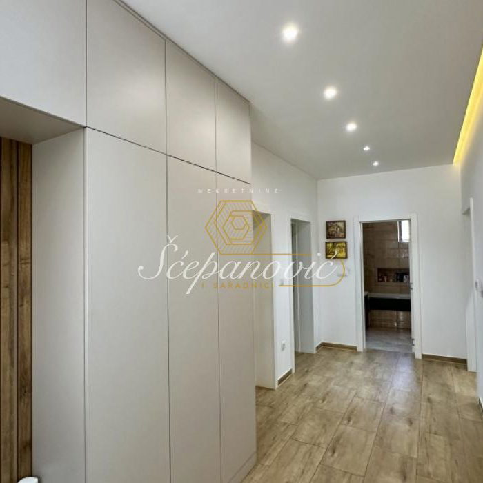 Kuća na prodaju, Blok B, Sremska Mitrovica, 135m², 170.000 €