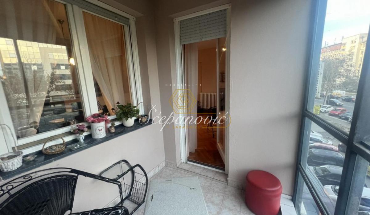 Trosoban stan na prodaju, Bulevar Oslobođenja, Novi Sad, 85m², 246.500 €