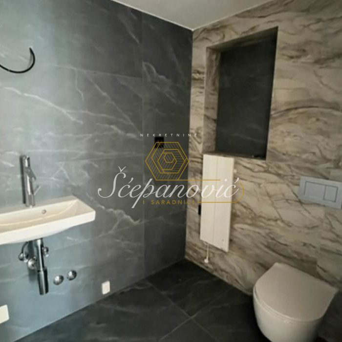 Stan Prodaja Novi Sad  368 m2