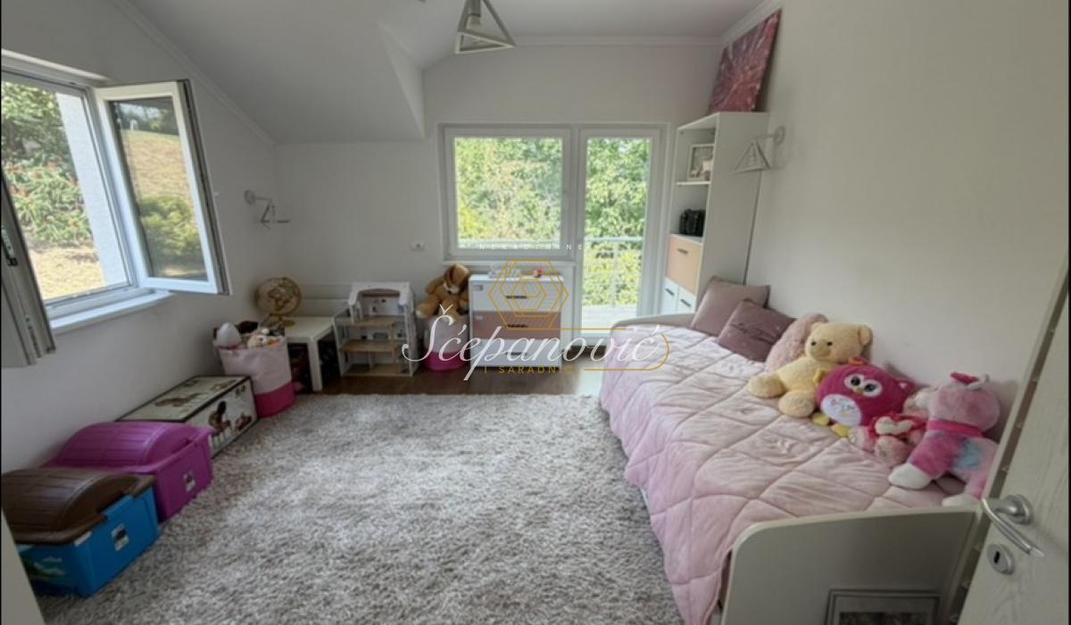 Kuća na prodaju, Alibegovac, Novi Sad, 212m², 450.000 €