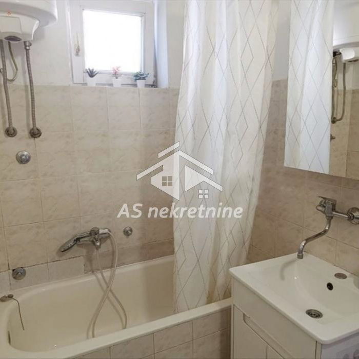 Trosoban stan za izdavanje, Dedinje, Beograd, 80m², 1.300 €/mes