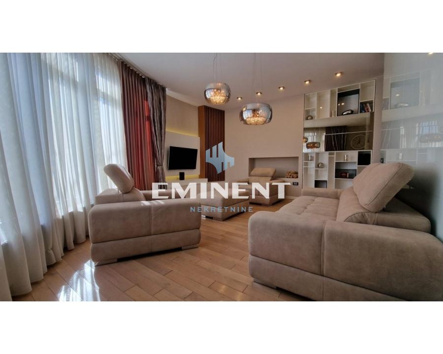 Kuća na prodaju, Surčin, Beograd, 345m², 450.000 €
