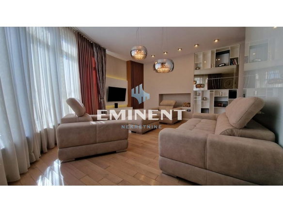Kuća Prodaja Beograd  345 m2
