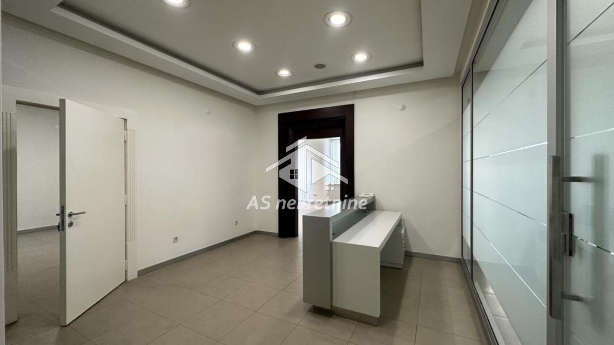 Višesoban stan za izdavanje, Kalenić Pijaca, Beograd, 223m², 2.400 €/mes