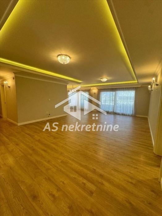 Stan Izdavanje Beograd Senjak 215 m2