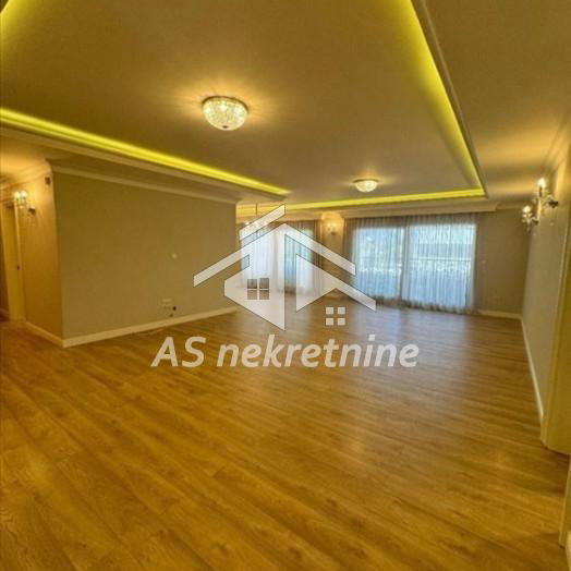 Stan Izdavanje Beograd Senjak 215 m2