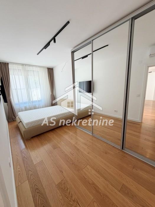 Trosoban stan za izdavanje, Crveni Krst Vračar, Beograd, 125m², 2.000 €/mes