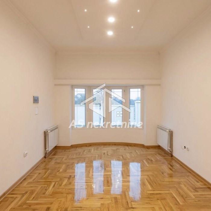 Kuća za izdavanje, Jajinci, Beograd, 417m², 3.000 €/mes