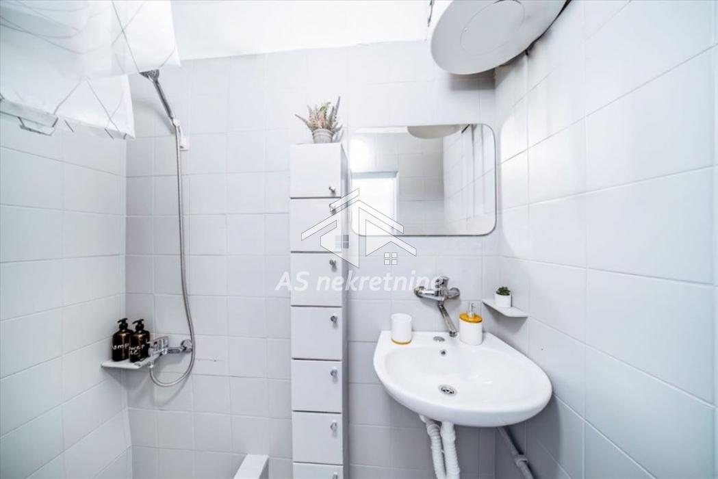 prodaja-nekretnina-r5HqCIukwR Trosoban stan za izdavanje, Skadarlija, Beograd, 50m², 850 €/mes