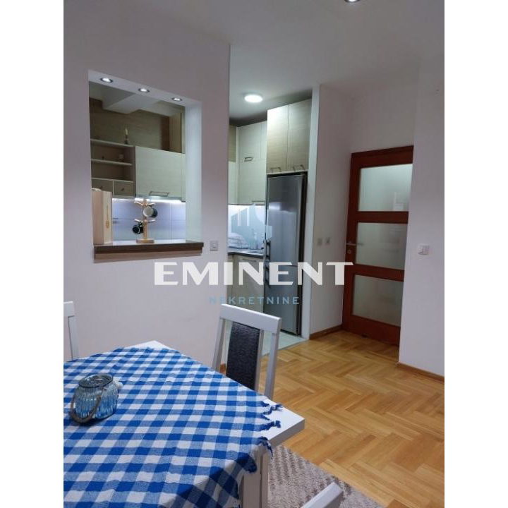 Stan Izdavanje Beograd Južni Bulevar 64 m2