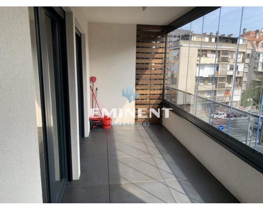 Trosoban stan za izdavanje, Banovo Brdo, Beograd, 90m², 1.300 €/mes