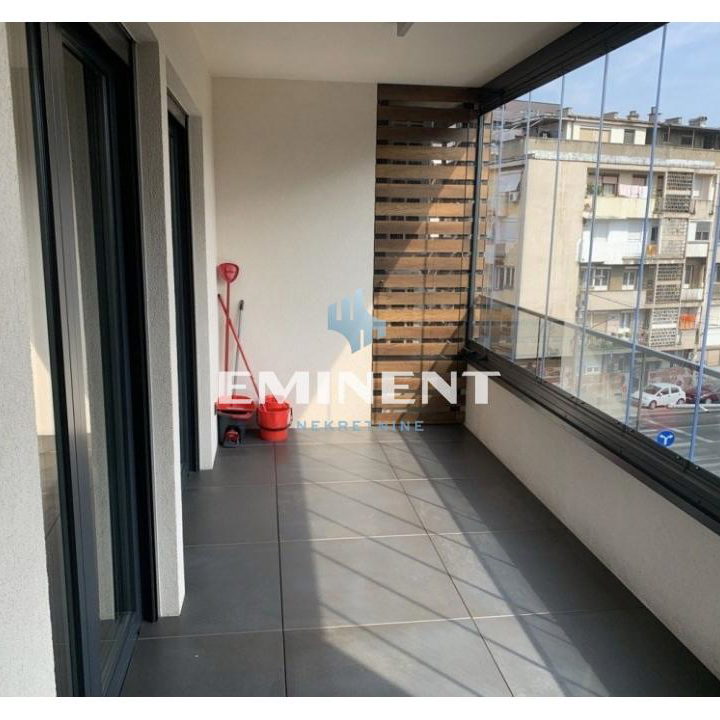Trosoban stan za izdavanje, Banovo Brdo, Beograd, 90m², 1.300 €/mes