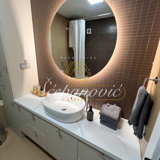 Četvorosoban stan na prodaju, Cara Dušana, Novi Sad, 102m², 309.000 €