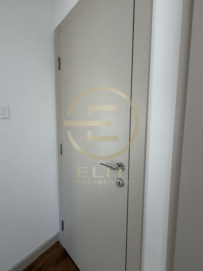 Četvorosoban stan na prodaju, Salajka, Novi Sad, 81m², 285.000 €
