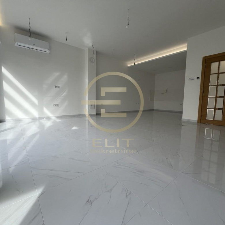 Lokal Izdavanje Novi Sad Popovica 181 m2
