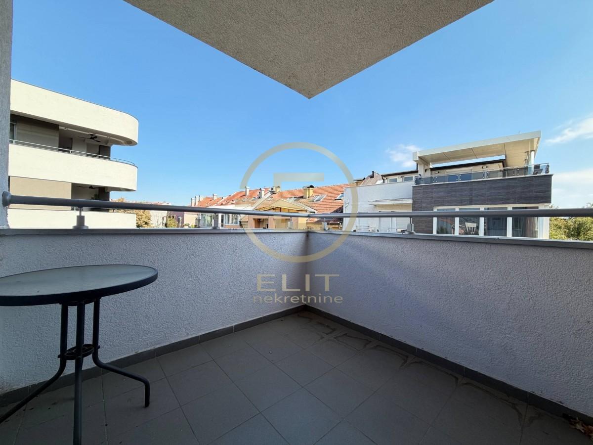Četvorosoban stan na prodaju, Socijalno, Novi Sad, 110m², 345.000 €