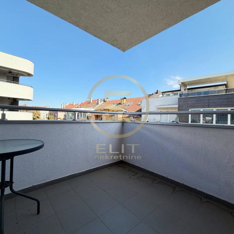 Četvorosoban stan na prodaju, Socijalno, Novi Sad, 110m², 345.000 €