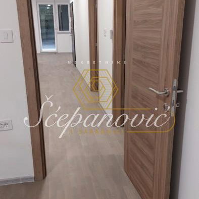 Četvorosoban stan na prodaju, Alibegovac, Novi Sad, 78m², 160.000 €
