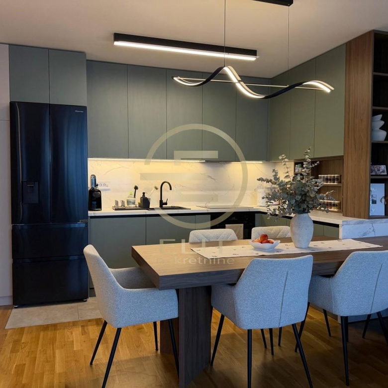 Stan Prodaja Novi Sad  77 m2