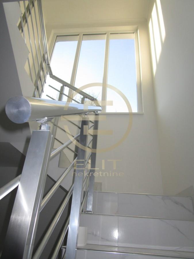 prodaja-stanova-5NgFZxYnZ8 Kuća na prodaju, Alibegovac, Novi Sad, 212m², 450.000 €