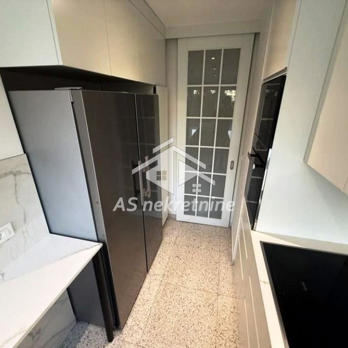 Stan Izdavanje Beograd Blok 33 - Geneks 76 m2