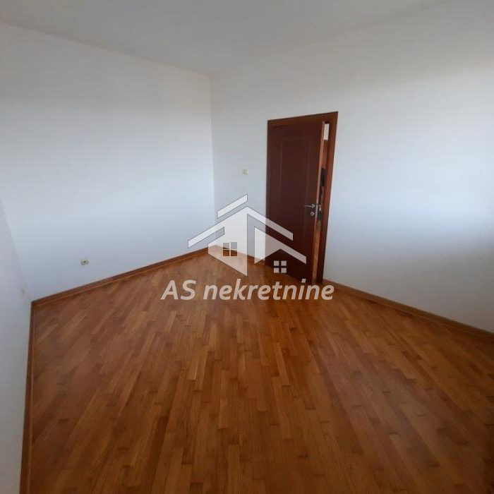 Petosoban stan za izdavanje, Hram Svetog Save, Beograd, 172m², 5. sprat, 2.000 €/mes
