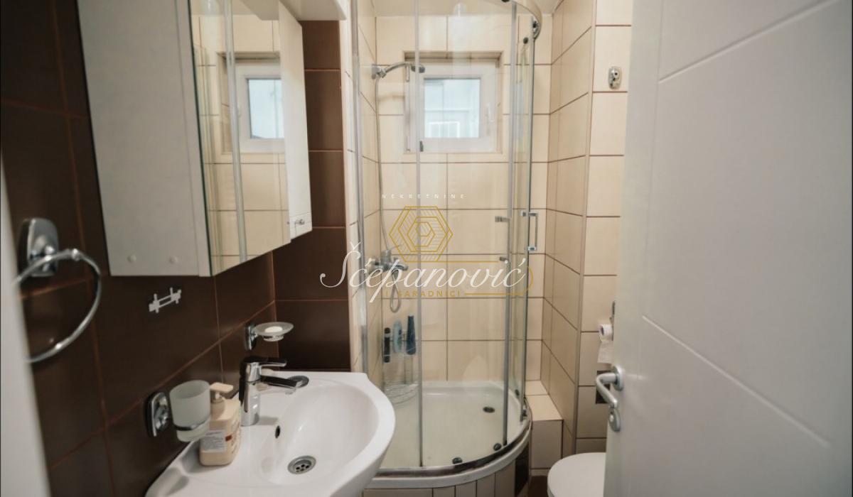 Stan Izdavanje Novi Sad  27 m2