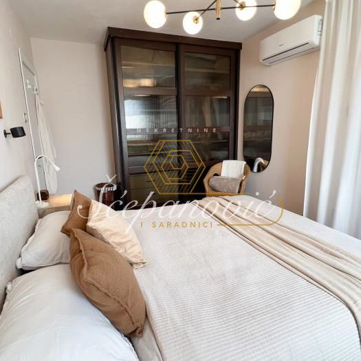 Četvorosoban stan na prodaju, Cara Dušana, Novi Sad, 102m², 309.000 €