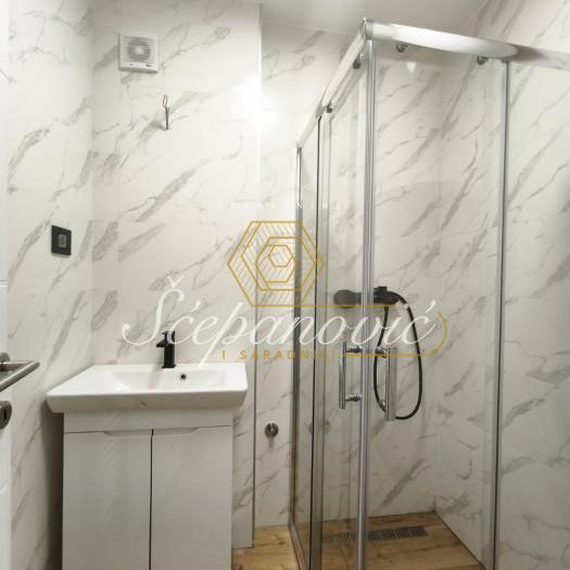 Trosoban stan na prodaju, Rotkvarija, Novi Sad, 73m², 200.750 €