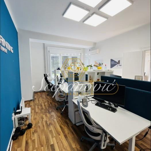 Četvorosoban stan na prodaju, Centar, Novi Sad, 131m², 450.000 €