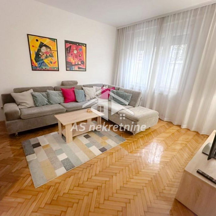 Stan Izdavanje Beograd Kalenić Pijaca 67 m2