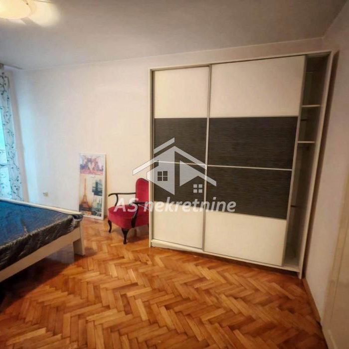 Trosoban stan za izdavanje, Kalenić Pijaca, Beograd, 73m², 950 €/mes