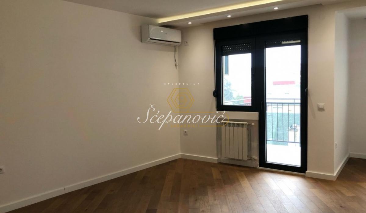 Trosoban stan na prodaju, Grbavica, Novi Sad, 70m², 210.000 €