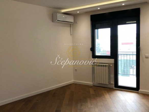 Stan Prodaja Novi Sad  70 m2