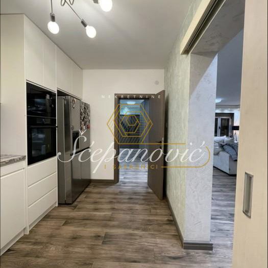 Lokal Prodaja Novi Sad  891 m2