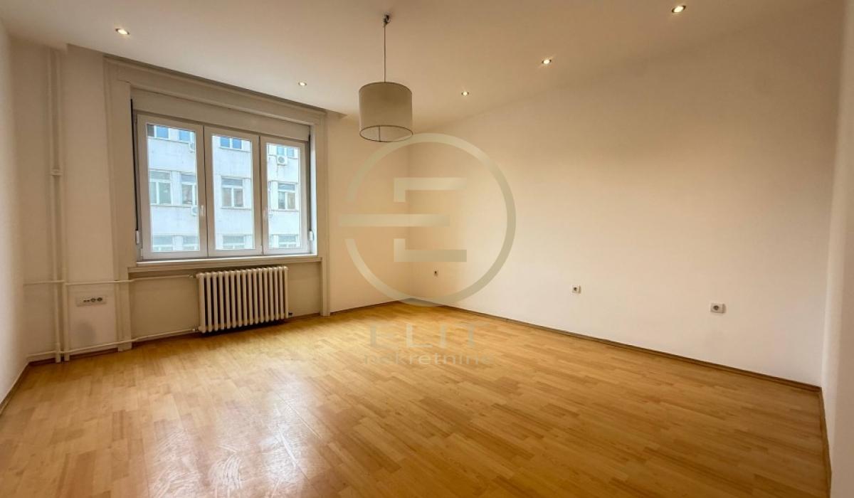 prodaja-stanova-UTspPsYMpG Četvorosoban stan na prodaju, Centar, Novi Sad, 112m², 295.000 €