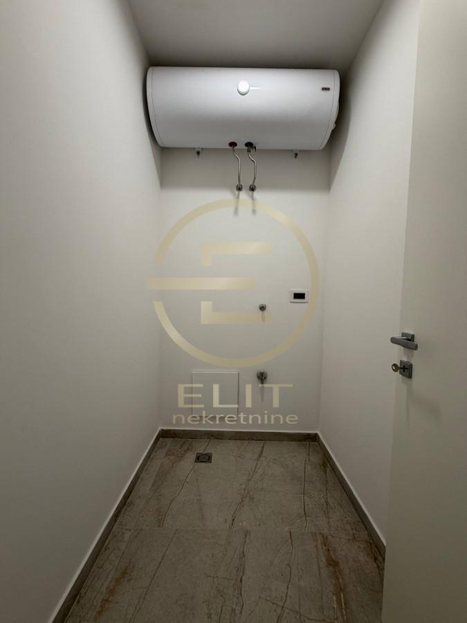 prodaja-stanova-YfMo6spbOO Četvorosoban stan na prodaju, Centar, Novi Sad, 120m², 588.000 €